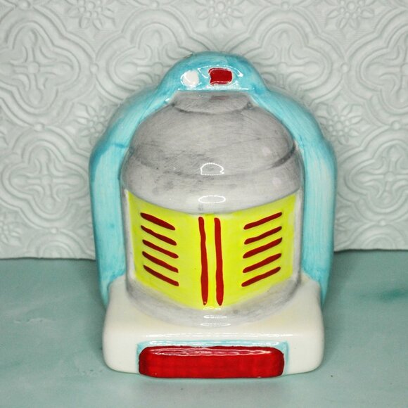 Pair Of Retro Look Salt And Pepper Shakers American Diner Jukebox Design Fun - Picture 2 of 7